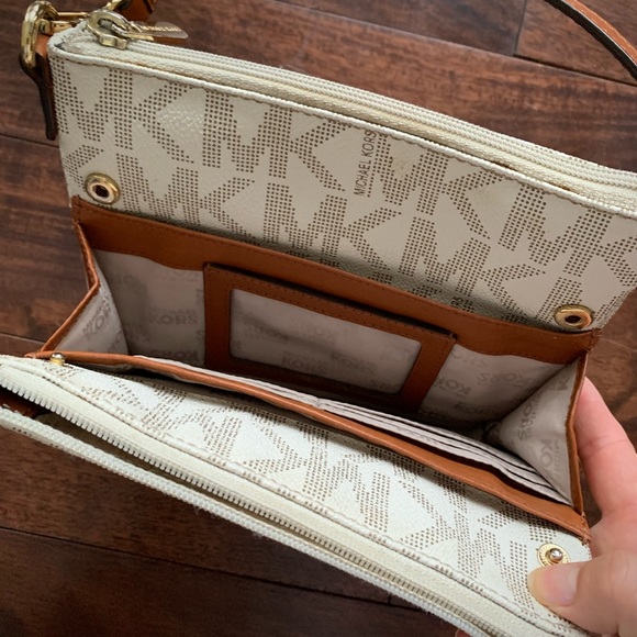 MK Cream Leather Crossbody Bag - Picture 2 of 8